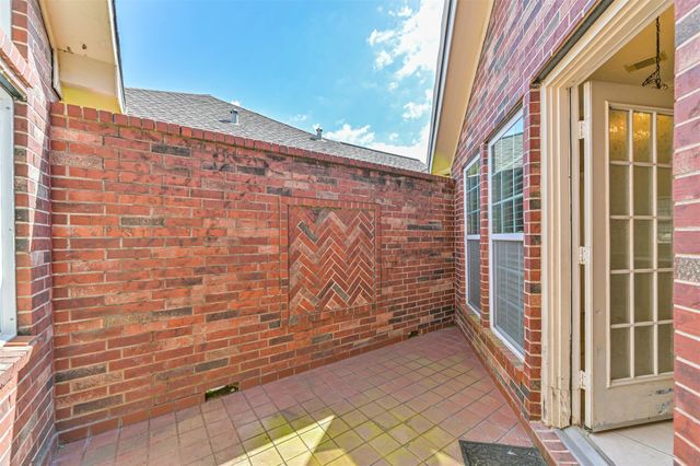 314 Parkwood Village Drive, Friendswood, TX 77546