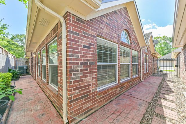 314 Parkwood Village Drive, Friendswood, TX 77546