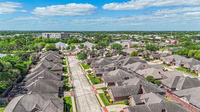 314 Parkwood Village Drive, Friendswood, TX 77546