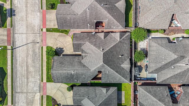 314 Parkwood Village Drive, Friendswood, TX 77546