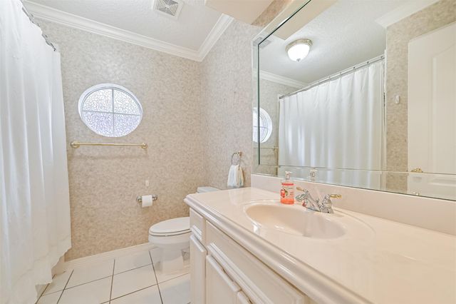 314 Parkwood Village Drive, Friendswood, TX 77546