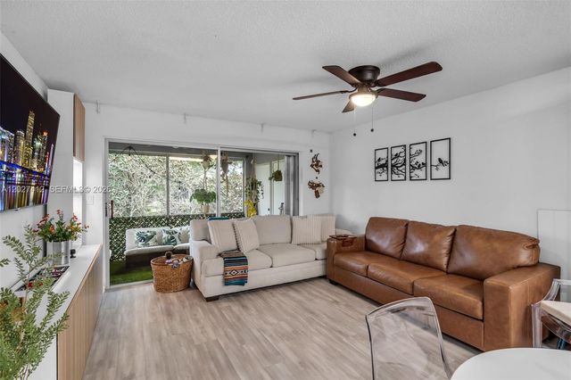 420 NW 70th Ave 228, Plantation, FL 33317