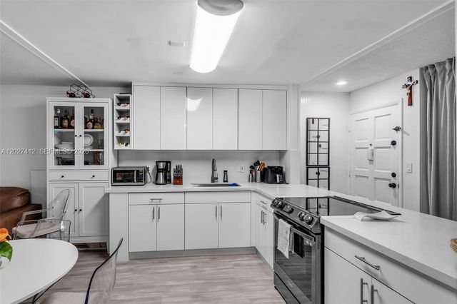 420 NW 70th Ave 228, Plantation, FL 33317