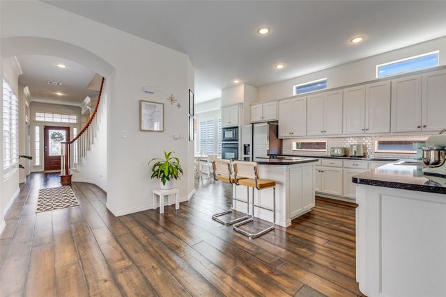 6803 Hawks Nest Court, Dallas, TX 75227