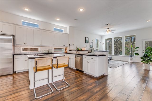 6803 Hawks Nest Court, Dallas, TX 75227