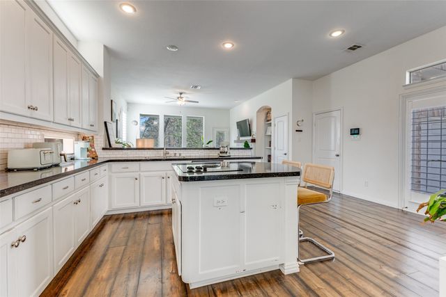 6803 Hawks Nest Court, Dallas, TX 75227