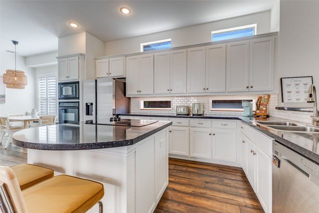 6803 Hawks Nest Court, Dallas, TX 75227