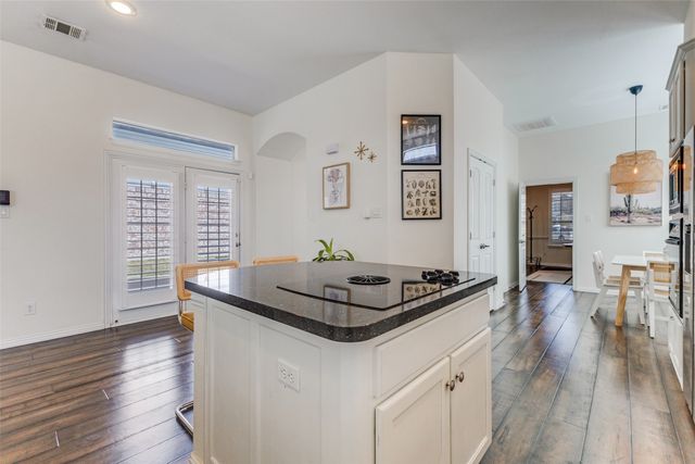 6803 Hawks Nest Court, Dallas, TX 75227