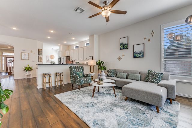 6803 Hawks Nest Court, Dallas, TX 75227