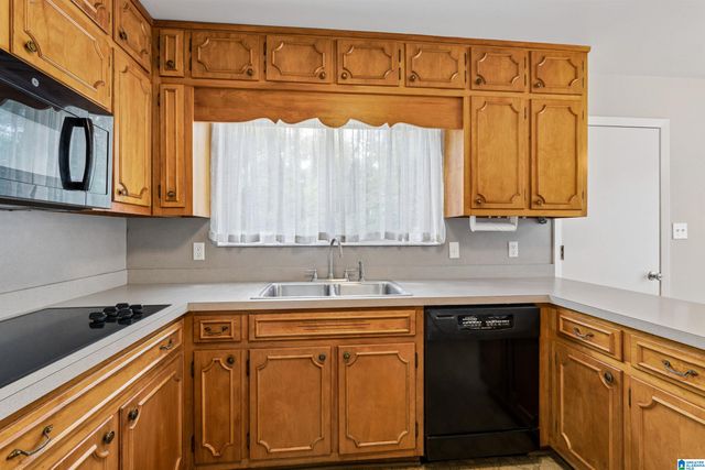 923 PINEHAVEN DRIVE, Hueytown, AL 35023