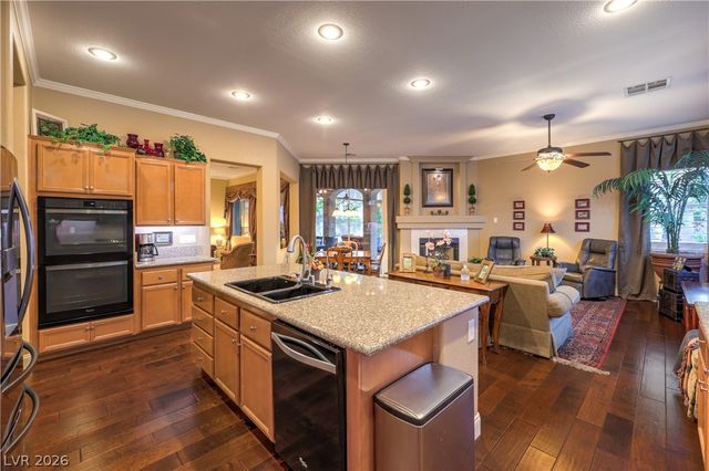 7869 Mosaic Harbor Avenue, Las Vegas, NV 89117