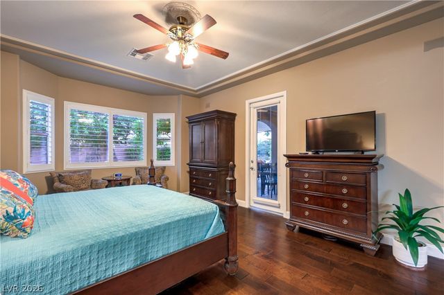 7869 Mosaic Harbor Avenue, Las Vegas, NV 89117