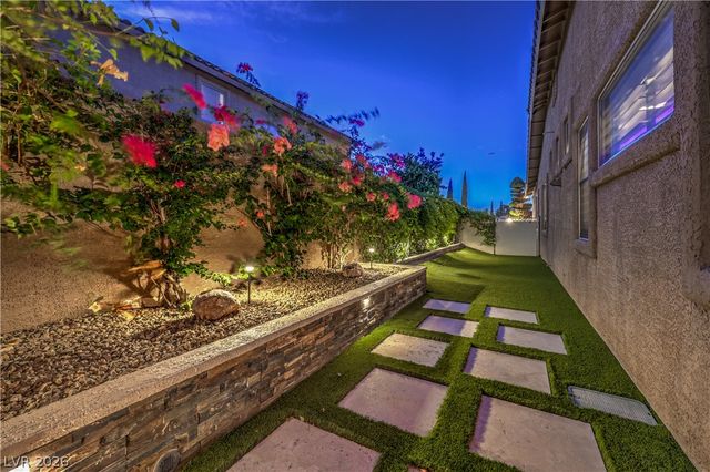 7869 Mosaic Harbor Avenue, Las Vegas, NV 89117