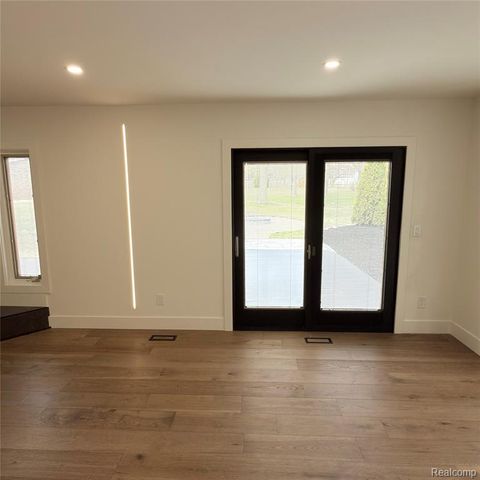 7275 Old Coach Trail, Washington, MI 48094