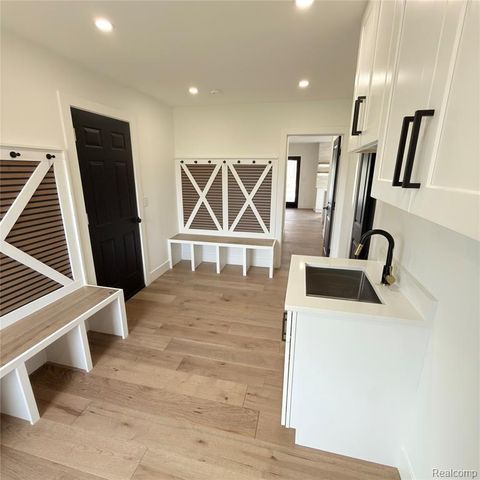 7275 Old Coach Trail, Washington, MI 48094