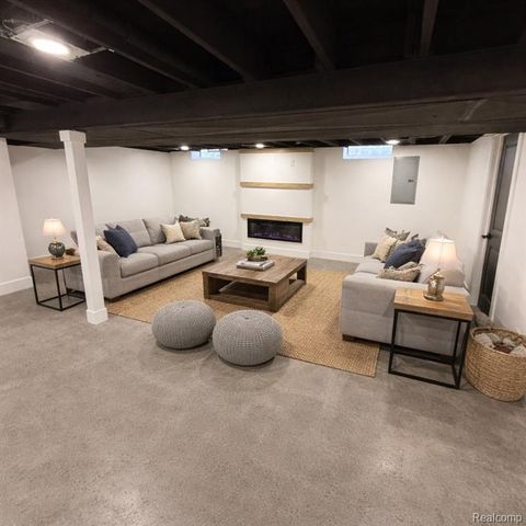 7275 Old Coach Trail, Washington, MI 48094