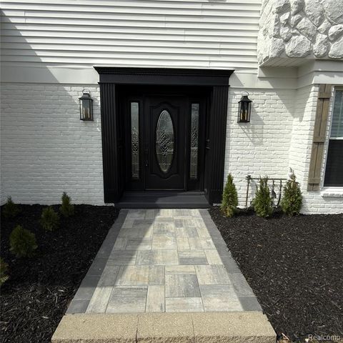 7275 Old Coach Trail, Washington, MI 48094
