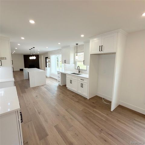 7275 Old Coach Trail, Washington, MI 48094