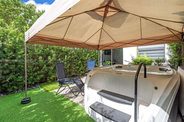 14782 SW 181st Ter, Miami, FL 33187