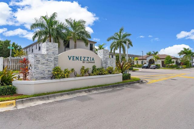 14782 SW 181st Ter, Miami, FL 33187