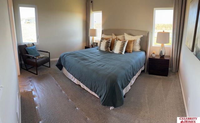 10504 Portage Drive, Papillion, NE 68046