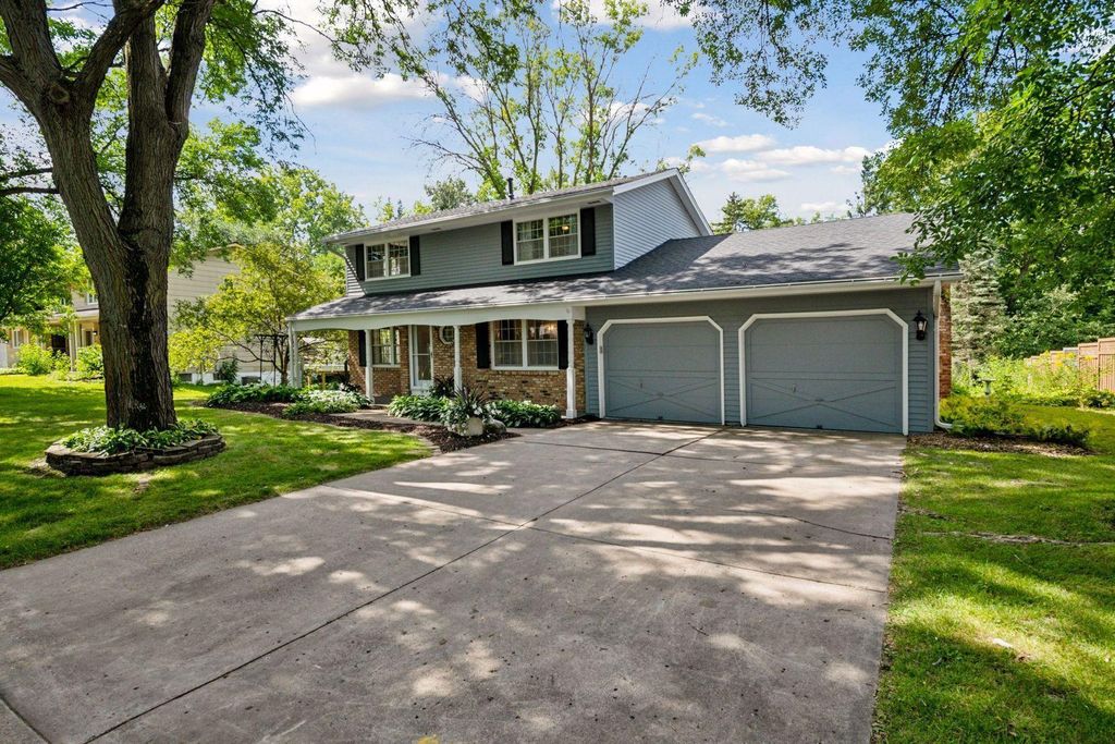6528 Ridgeview Drive, Edina, MN 55439