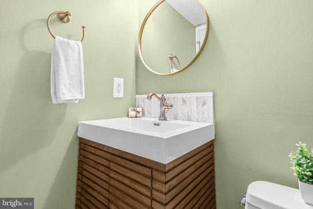 20 S MONTANA ST, Arlington, VA 22204