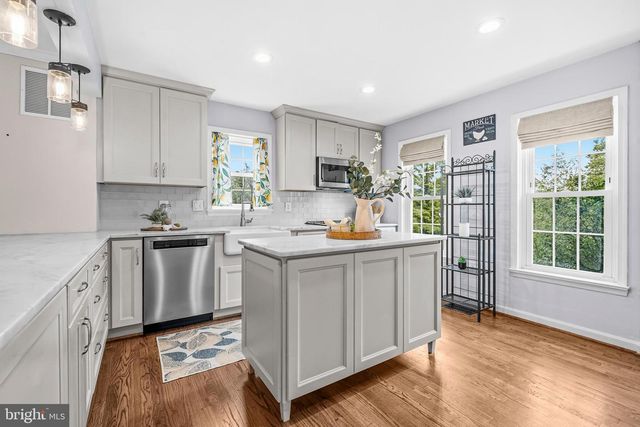 20 S MONTANA ST, Arlington, VA 22204