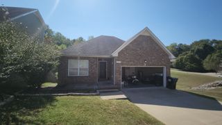 616 Hidden Valley Dr, Clarksville, TN 37040