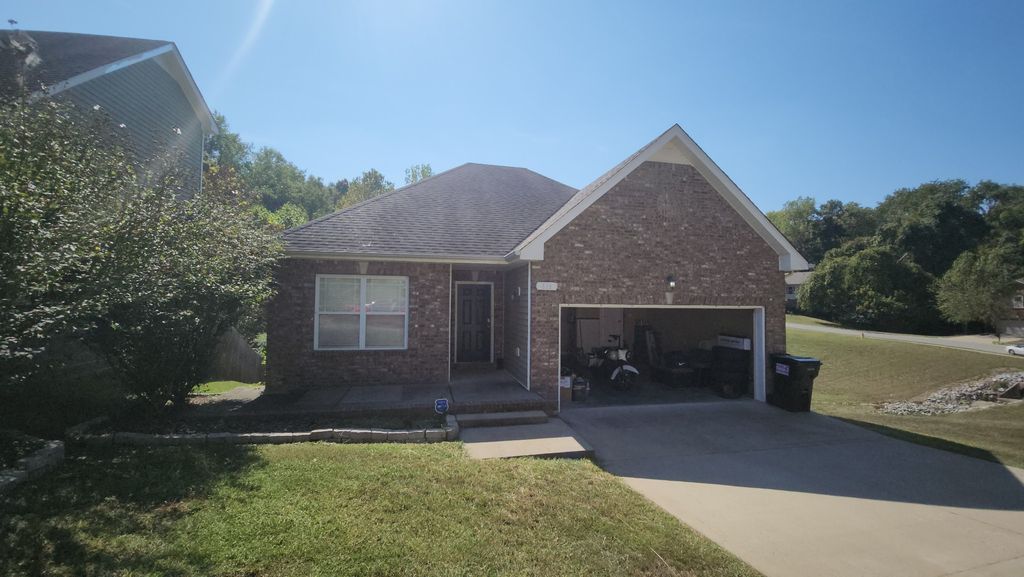 616 Hidden Valley Dr, Clarksville, TN 37040