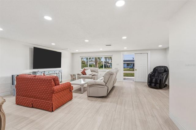 105 LELAND STREET SE, Port Charlotte, FL 33952