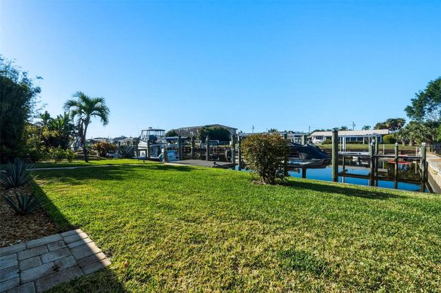 105 LELAND STREET SE, Port Charlotte, FL 33952