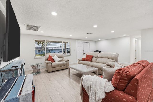 105 LELAND STREET SE, Port Charlotte, FL 33952