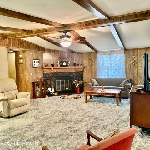 105 GEORGE Avenue, Interlachen, FL 32148