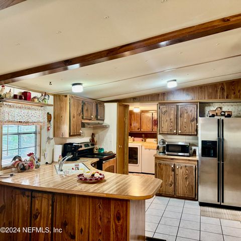 105 GEORGE Avenue, Interlachen, FL 32148