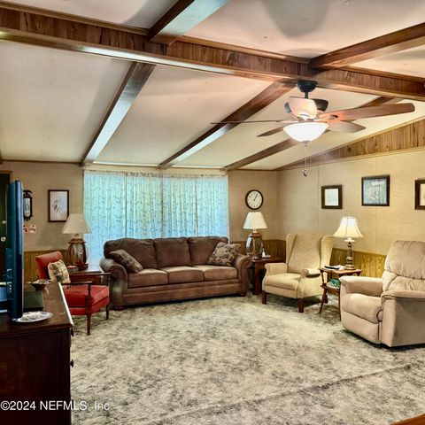 105 GEORGE Avenue, Interlachen, FL 32148