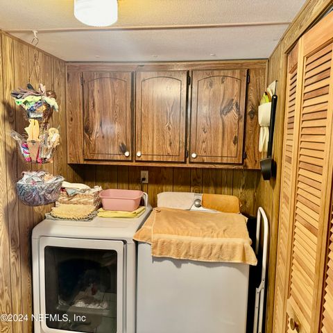 105 GEORGE Avenue, Interlachen, FL 32148