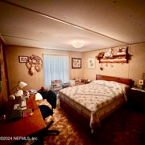 105 GEORGE Avenue, Interlachen, FL 32148