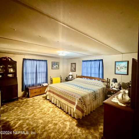 105 GEORGE Avenue, Interlachen, FL 32148