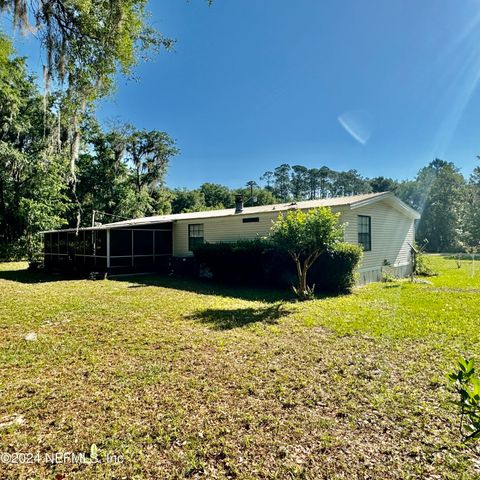 105 GEORGE Avenue, Interlachen, FL 32148