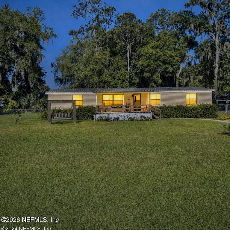 105 GEORGE Avenue, Interlachen, FL 32148