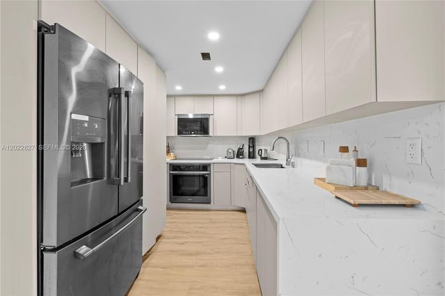 300 Bayview Dr 1504, Sunny Isles Beach, FL 33160
