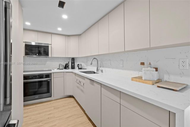 300 Bayview Dr 1504, Sunny Isles Beach, FL 33160