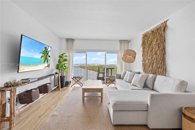 300 Bayview Dr 1504, Sunny Isles Beach, FL 33160