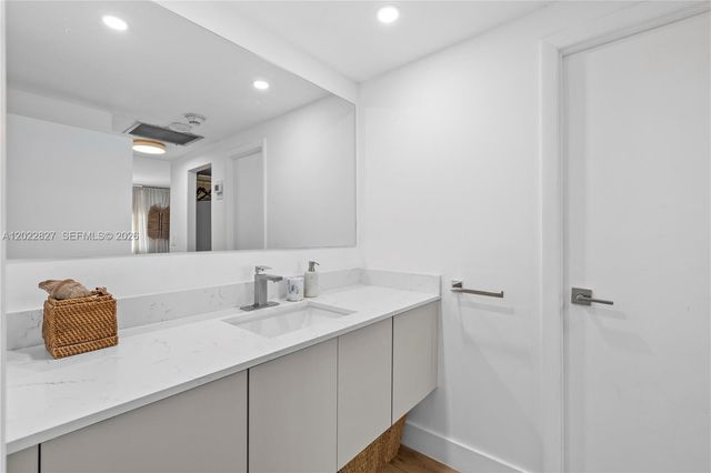 300 Bayview Dr 1504, Sunny Isles Beach, FL 33160