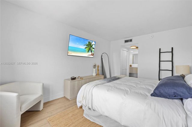 300 Bayview Dr 1504, Sunny Isles Beach, FL 33160