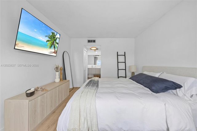 300 Bayview Dr 1504, Sunny Isles Beach, FL 33160