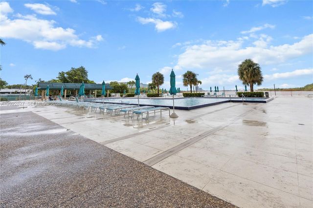 300 Bayview Dr 1504, Sunny Isles Beach, FL 33160