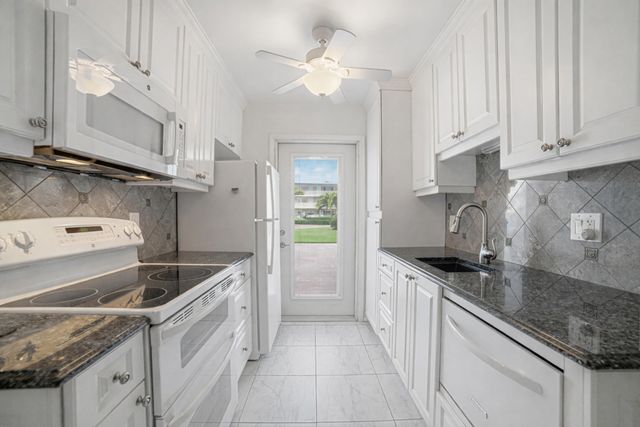 130 Doolen Court 108, North Palm Beach, FL 33408