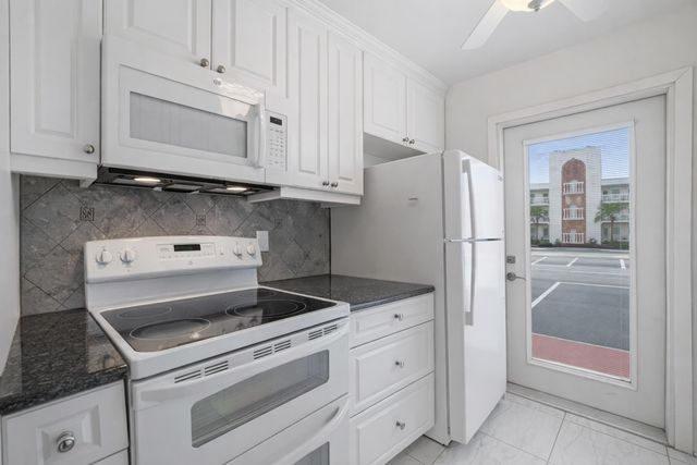 130 Doolen Court 108, North Palm Beach, FL 33408